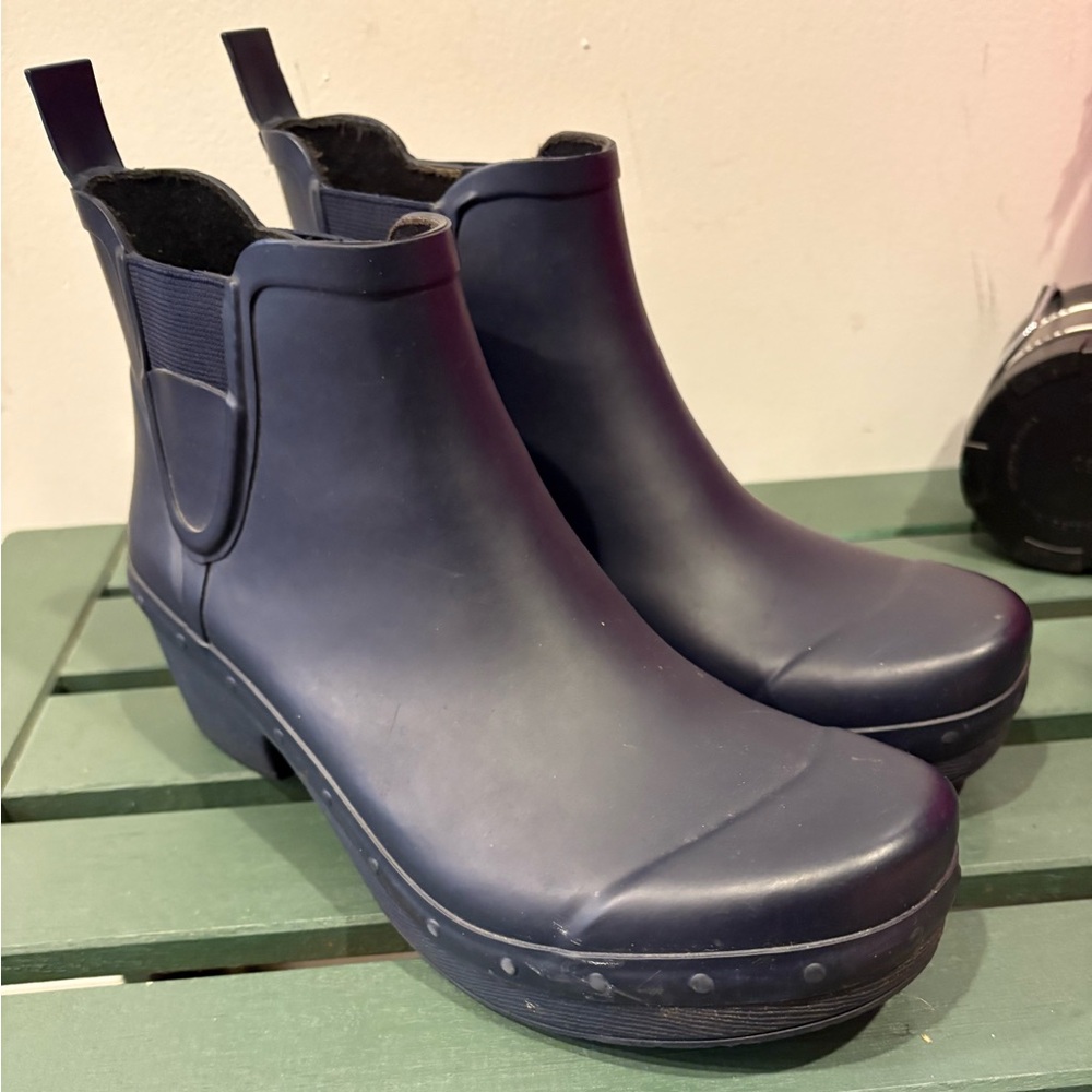 Dansko Karmel Navy booties. Size 41